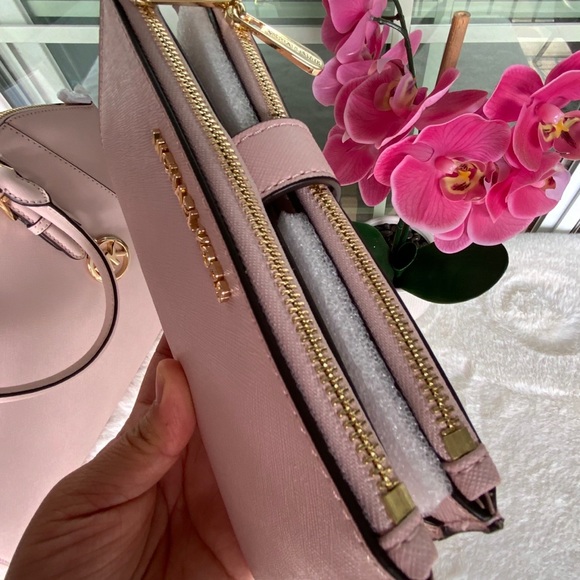 NEW MK LG CIARA SATCHEL AND DOUBLE WRISLET WALLET - Picture 5 of 8